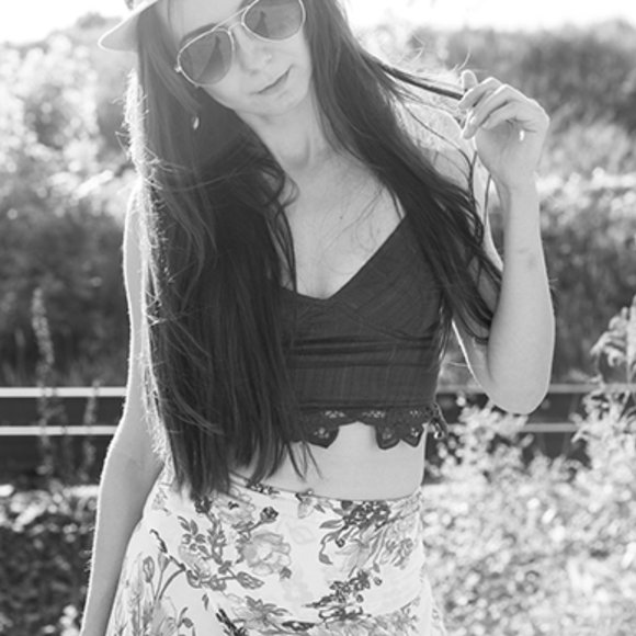 Crop Top - Picture 2 of 5